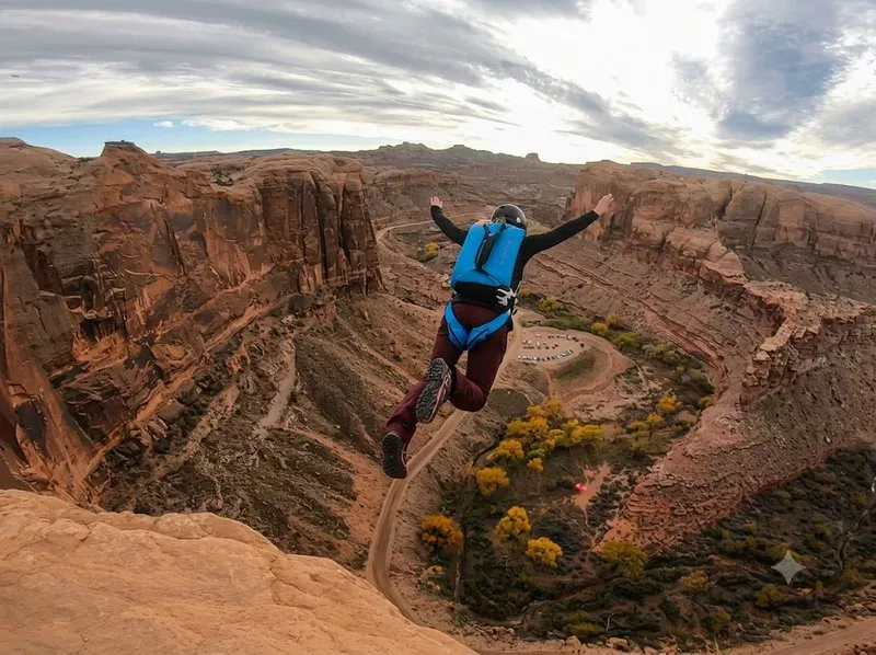 Khung cảnh ấn tượng khiến BASE jumping thu hút nhiều người xem