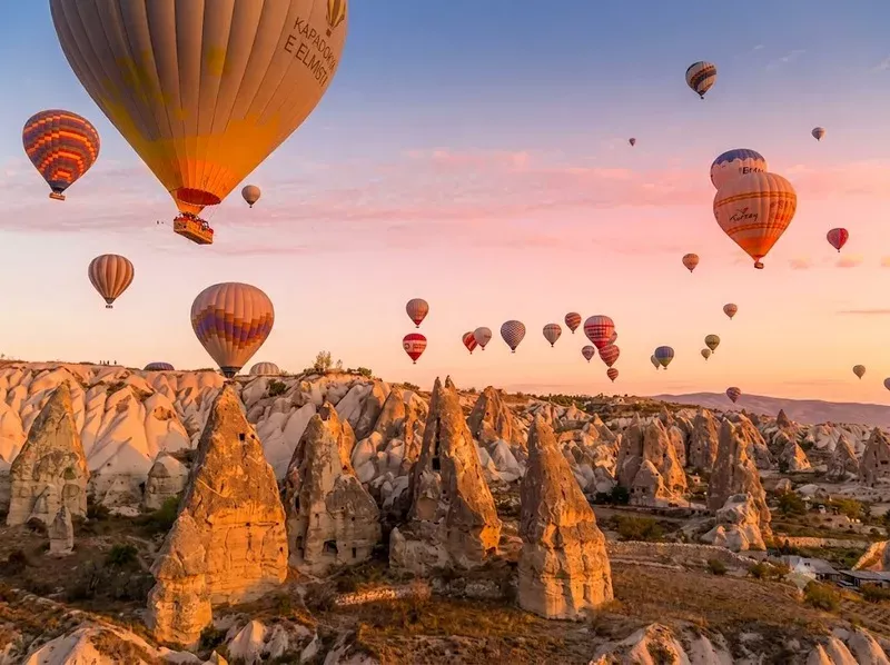 Ống khói cổ tích tạo nên cảnh quan đặc trưng của Cappadocia