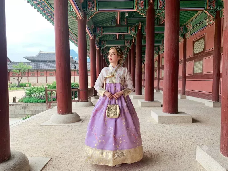 Trải nghiệm mặc Hanbok khi tham quan cung điện cổ Hàn Quốc
